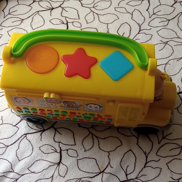 COCOMELON ALPHABET SCHOOL BUS - Picture 5 of 7